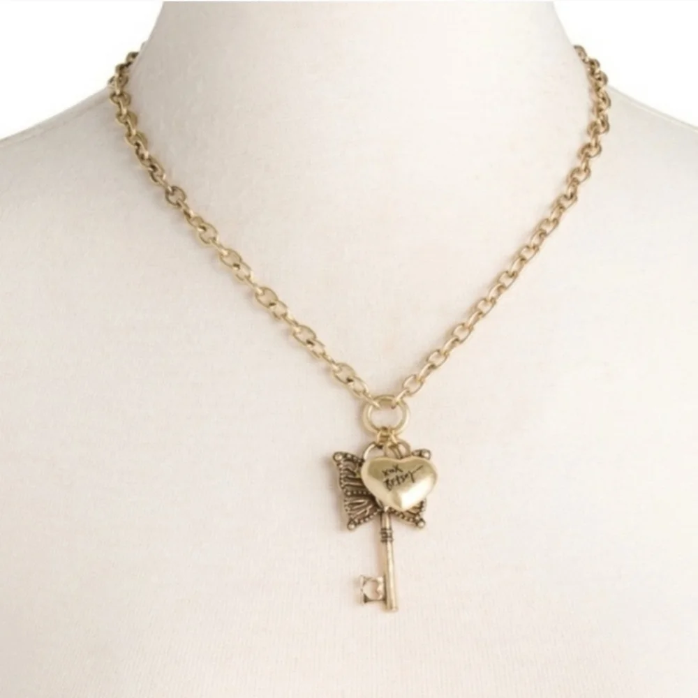 👉✨️Betsey Johnson Gorgeous Gold and Pink Butterfly  Charm Necklace